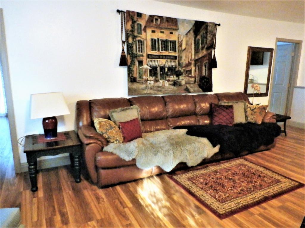 New Charming 2 Bedrooms Unit Close To Everything Apartment